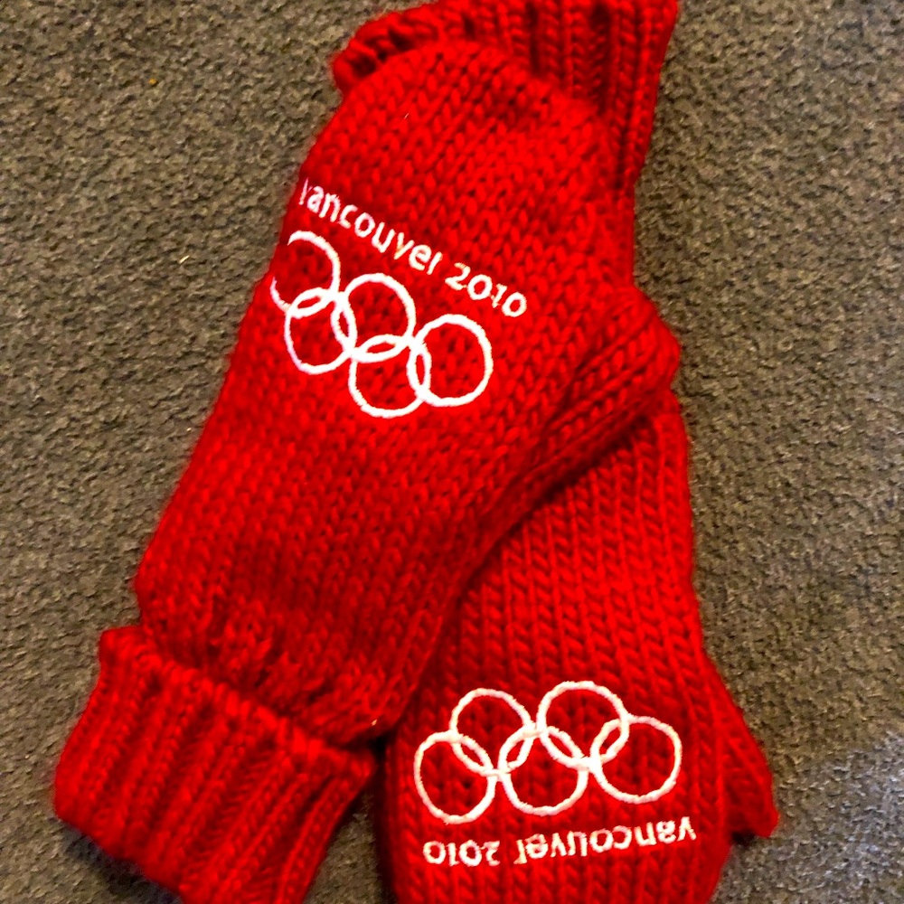 Red Vancouver 2010 Mittens